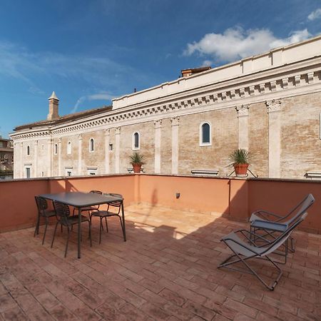 Apartment With Terrace In Via Del Pellegrino - FromhometoРим Екстериор снимка