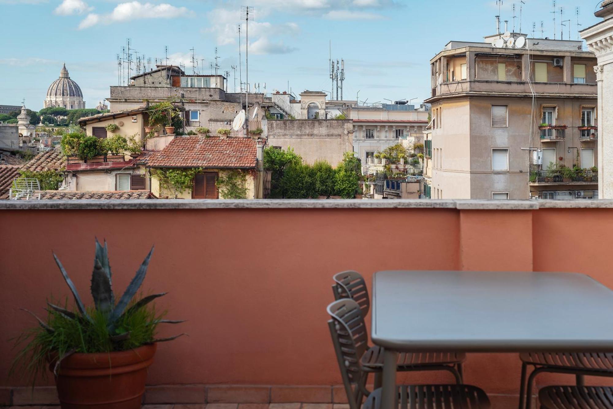 Apartment With Terrace In Via Del Pellegrino - FromhometoРим Екстериор снимка