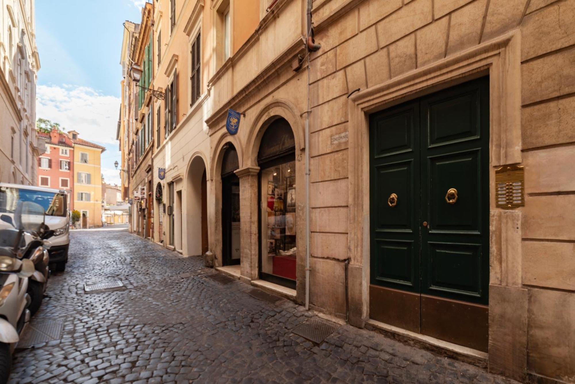Apartment With Terrace In Via Del Pellegrino - FromhometoРим Екстериор снимка