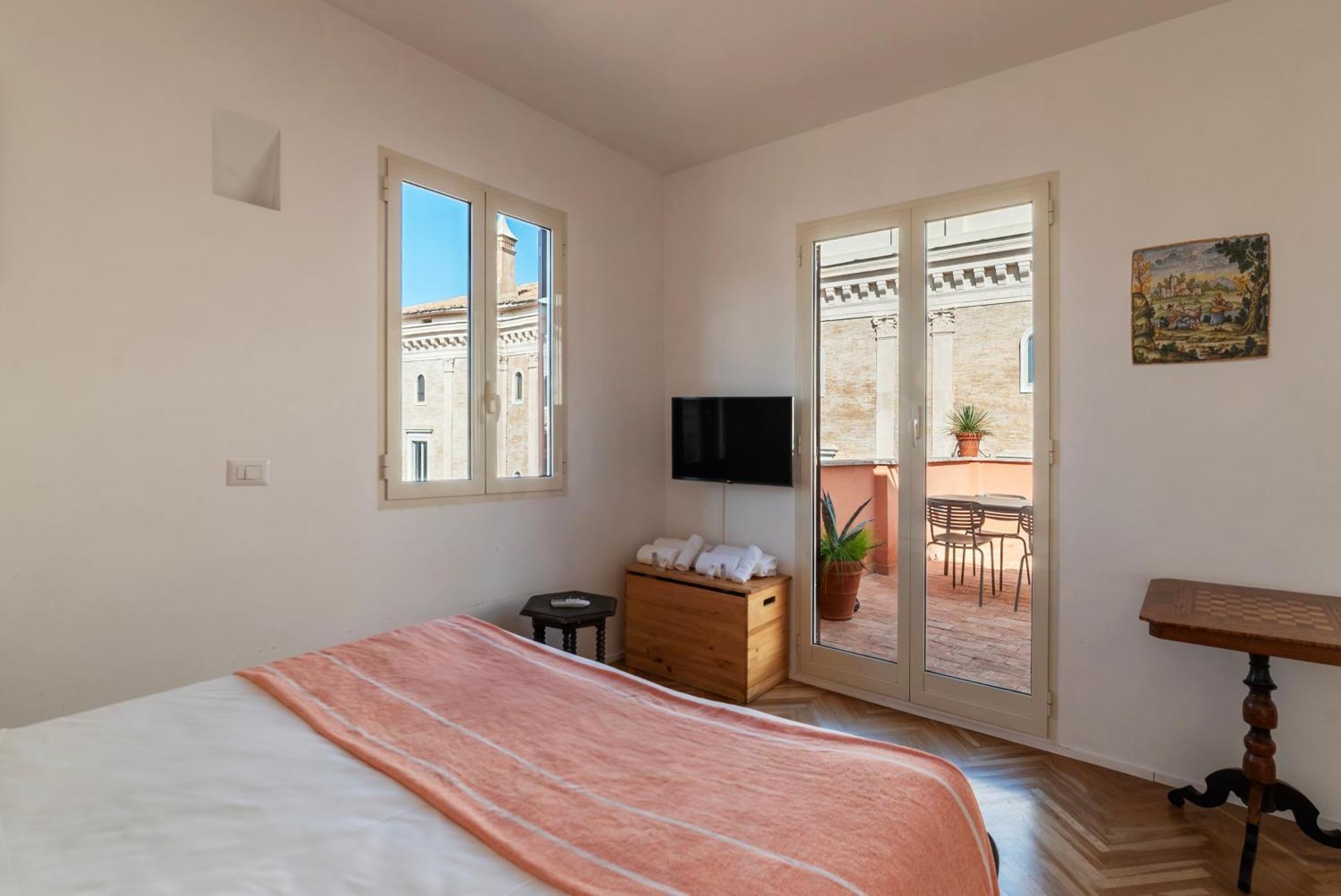 Apartment With Terrace In Via Del Pellegrino - FromhometoРим Екстериор снимка
