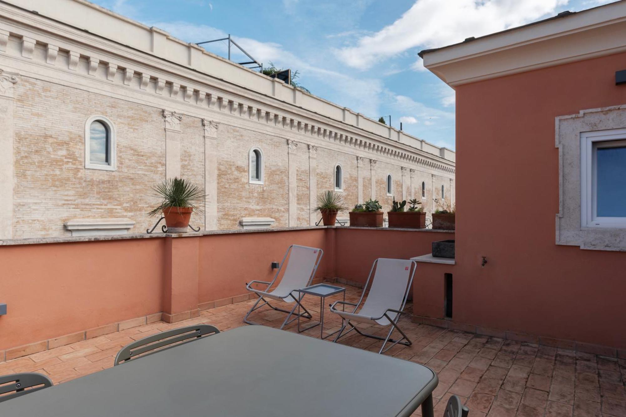 Apartment With Terrace In Via Del Pellegrino - FromhometoРим Екстериор снимка